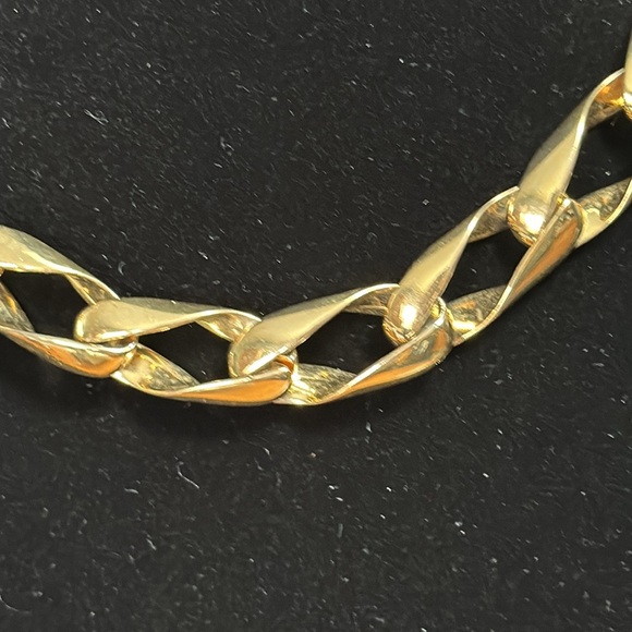 Gold tone Cuban Curb chain. Snap latch closure. 17”. Link is 5/8” - Picture 2 of 5